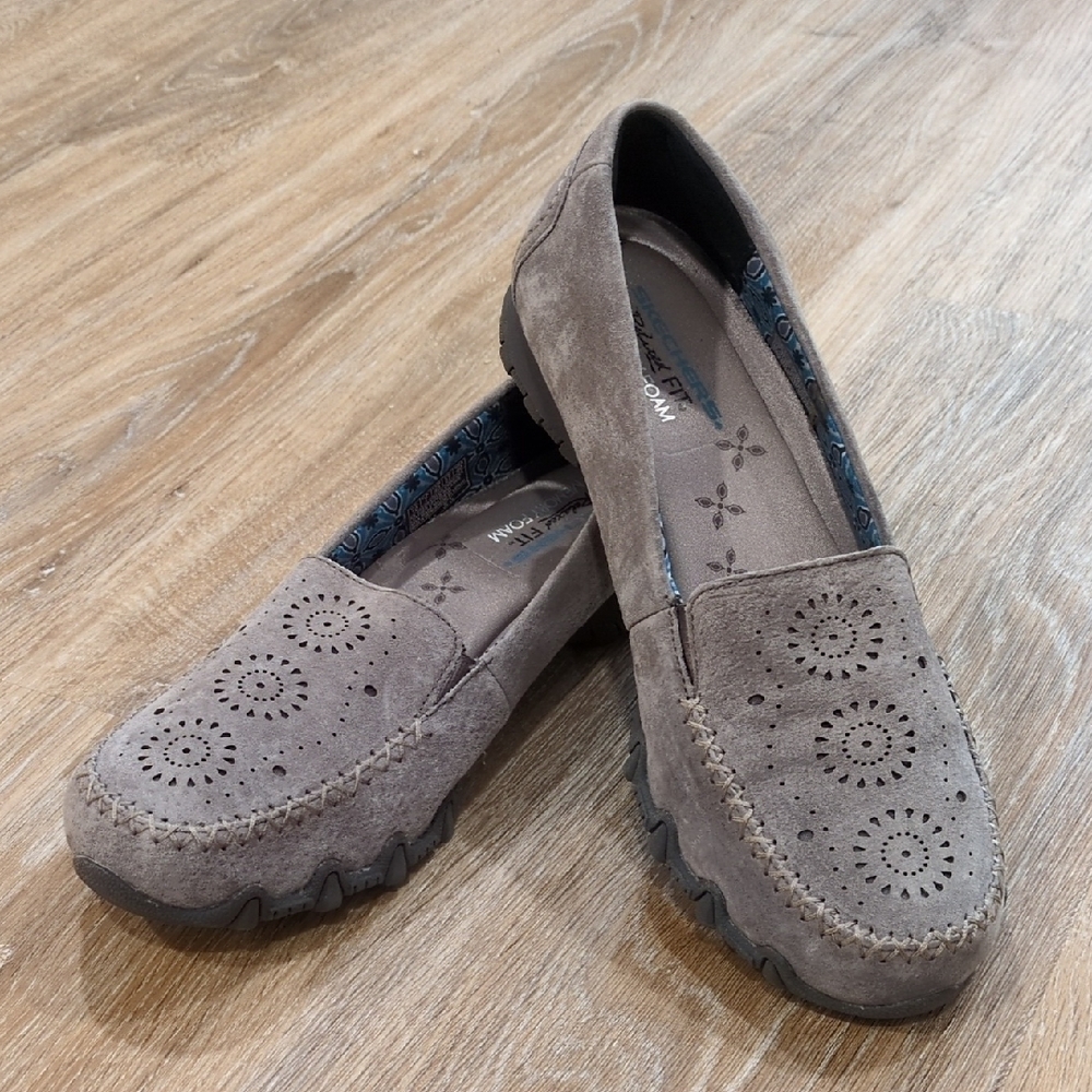 🩶🤎Skechers Relaxed Fit Gray or tan 🩶leather Loafers Women's size 10🩶🤎